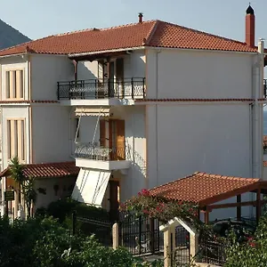 Makis & Apartment Poros (Kefalonia)
